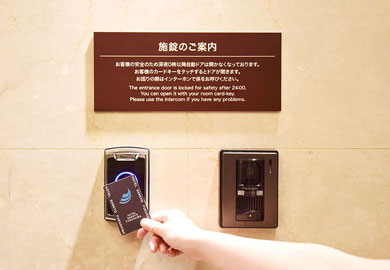 画像:夜間外出時のセキュリティー